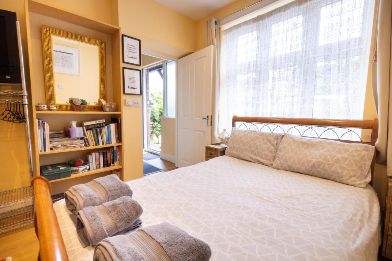 London Vegetarian Smoke & Pet Free En-Suite With Ev Parking Edgware Exteriér fotografie